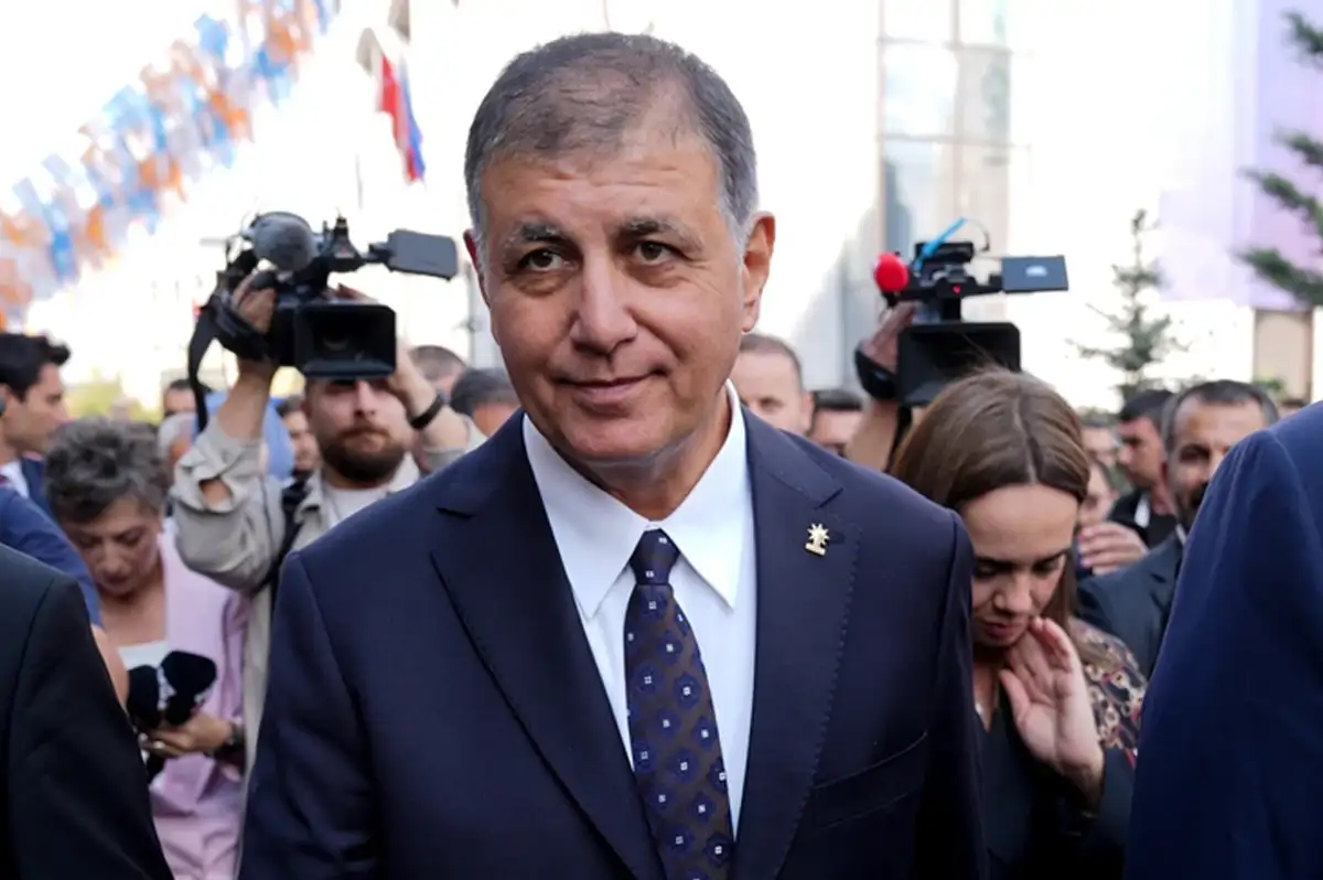 Cemil Tugay AK Parti'ye Katılım Sürecini Anlattı: “İzmir'in Hayrına Olduğunu Düşündüğüm İçin Parti Değiştirdim”