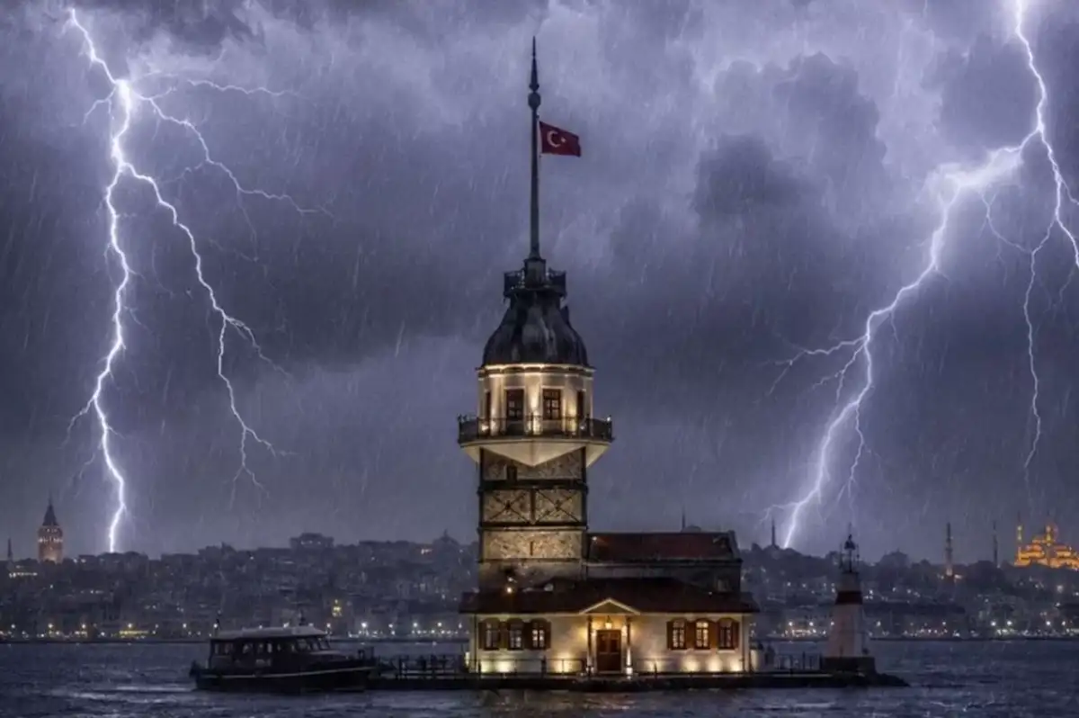 AKOM'dan İstanbullular için Kritik Uyarı: "Yağışlar Yarın Daha da Şiddetlenecek"