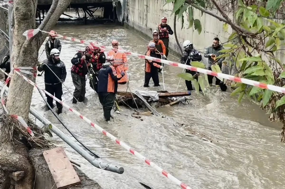 İstanbul'da Selde Kaybolan Vatandaşlar Dron ve Sonarlarla Aranıyor