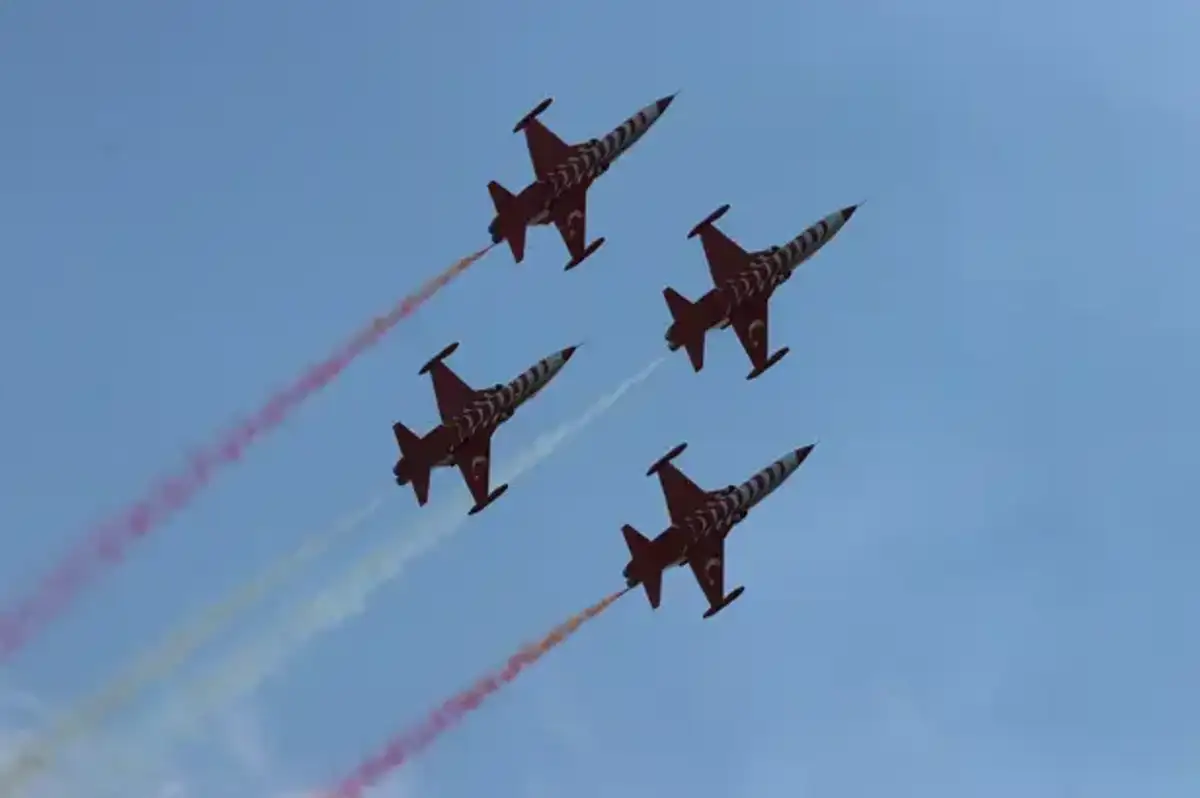 Türk Yıldızları'ndan Kayseri Semalarında Nefes Kesen Gösteri