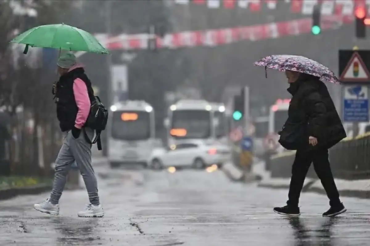 Kuzey ve Doğu Bölgelerinde Sağanak Bekleniyor: İstanbul İçin Cuma Günü Yağmur Uyarısı