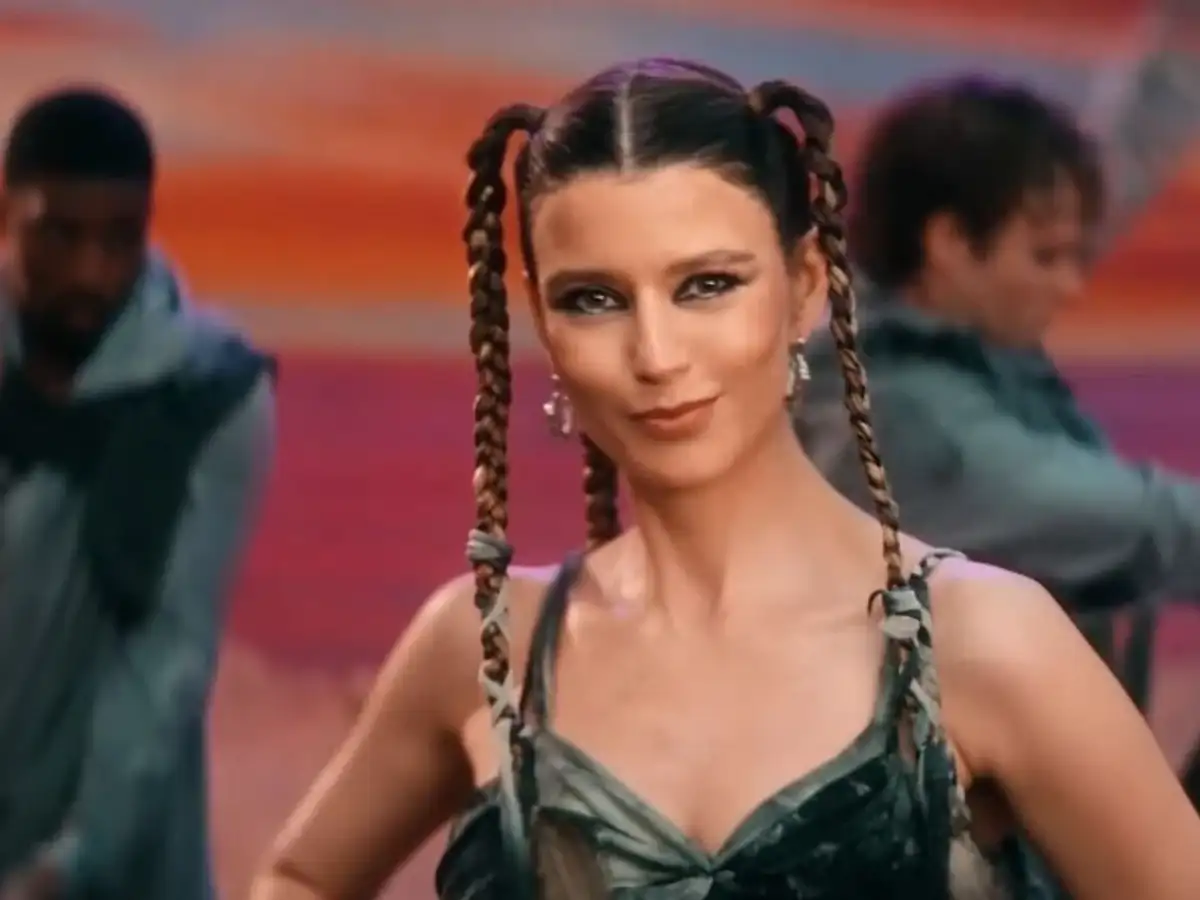 Beren Saat'in Eleştirilen İngilizce Albümüne Yapımcılardan Milyonluk Teklif!