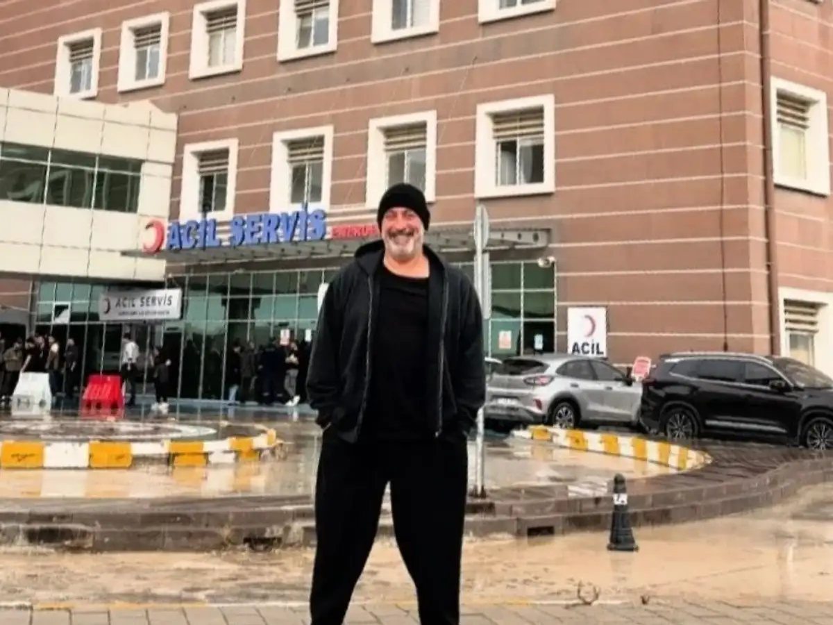 Cem Yılmaz Kontrol için Hastaneye Gitti: "Dikkat Etmem Lazım"
