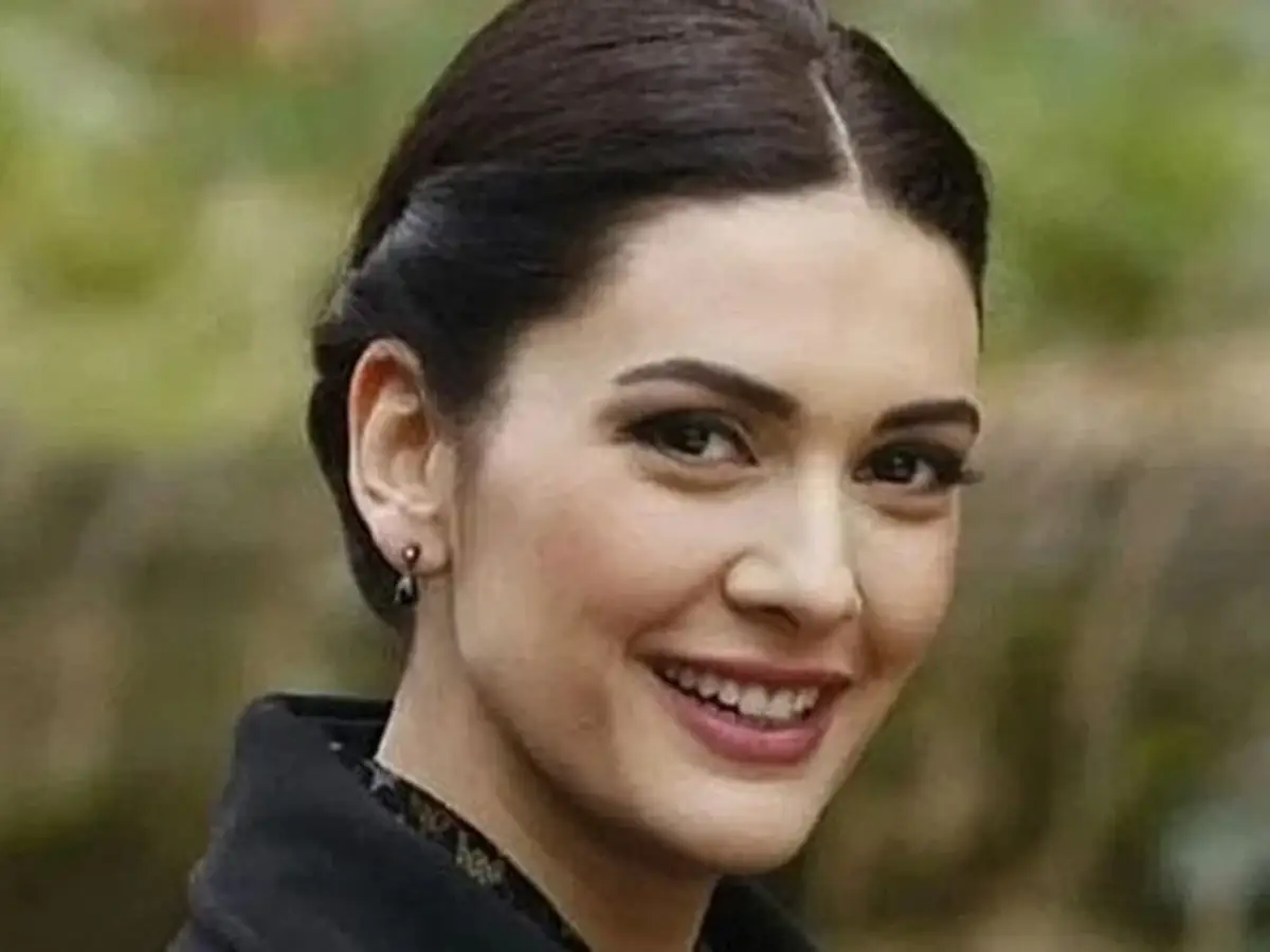 Bergüzar Korel 44. Yaşını Sevdikleriyle Kutladı