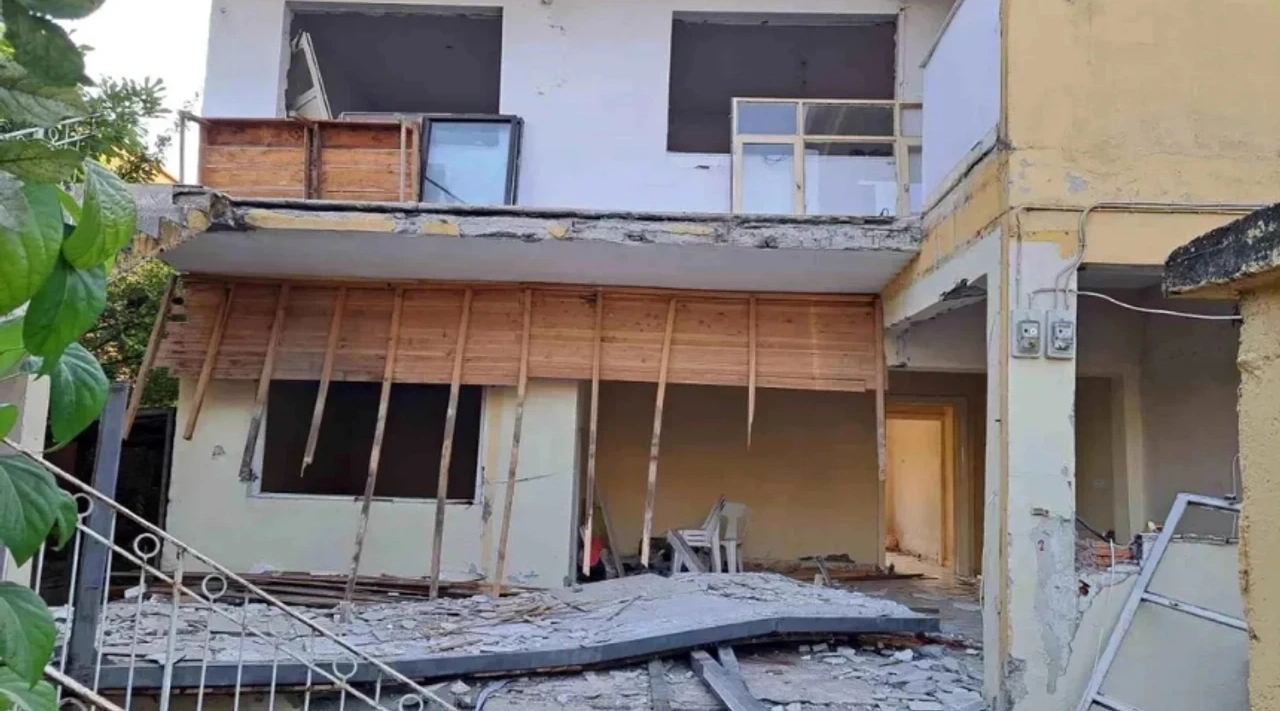 Hatay'ın Dörtyol İlçesinde Kahreden Olay! Çöken Balkonun Altında Kalan 2 Kişi Hayatını Kaybetti