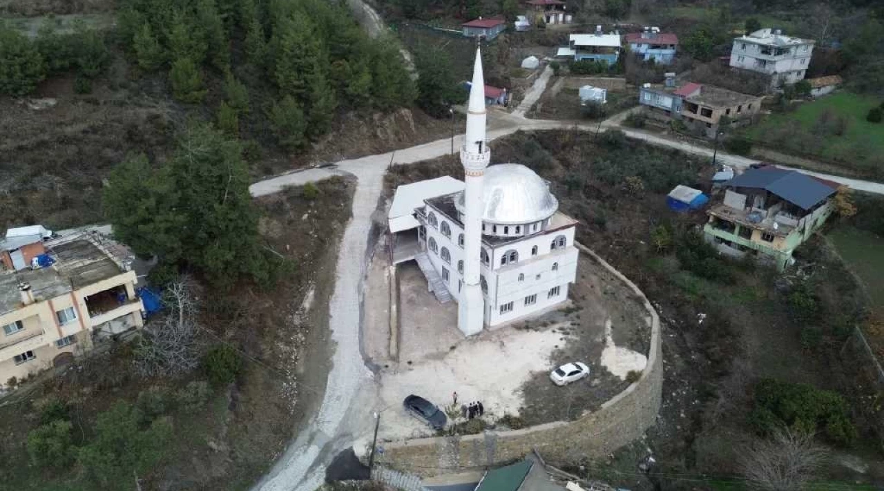 Suriye'ye Dönmeden Önce 12 Yıldır Yaşadığı Antakya'ya Cami Yaptırdı