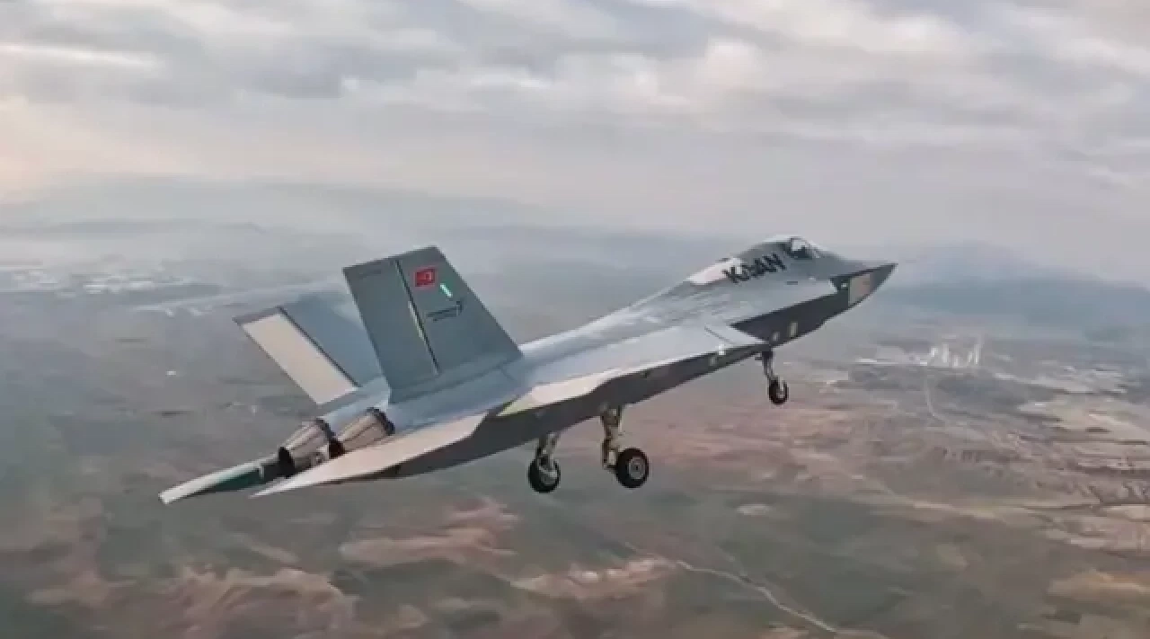 Yunanistan'dan Türkiye'ye Övgü Dolu Sözler: "Onlar Savaş Uçakları Üretirken Biz..."