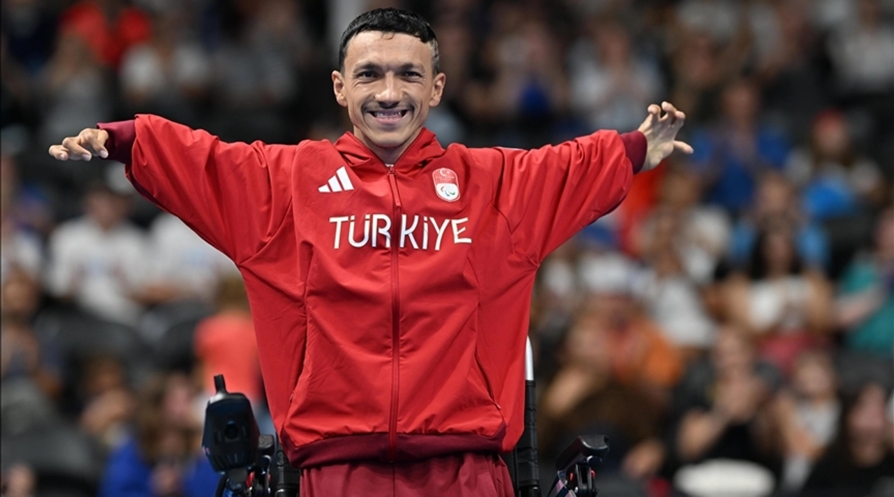Umut Ünlü'den Paris'te Gururlandıran Başarı!