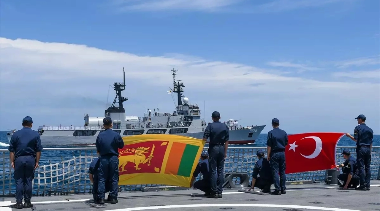 TCG Büyükada, Sri Lanka Limanı'nda!