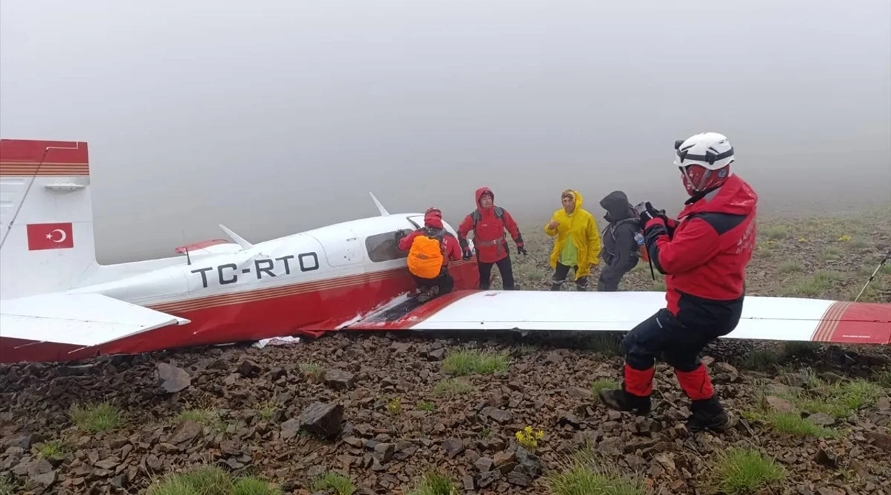 Rize'de Uçak Kazası: Pilot Hayatını Kaybetti