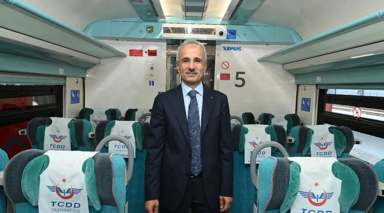 Yaz Sezonuna Özel Ek YHT Seferleri: Ankara-Eskişehir ve Ankara-Sivas Hatlarında Kapasite Artıyor