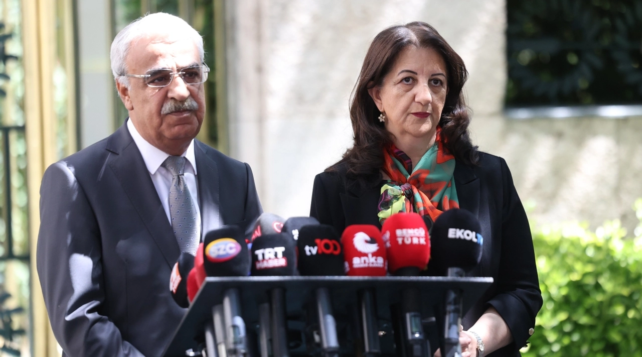DEM Parti Heyeti, İmralı'ya Gitti! Silah Yakma Sonrası İlk Ziyaret