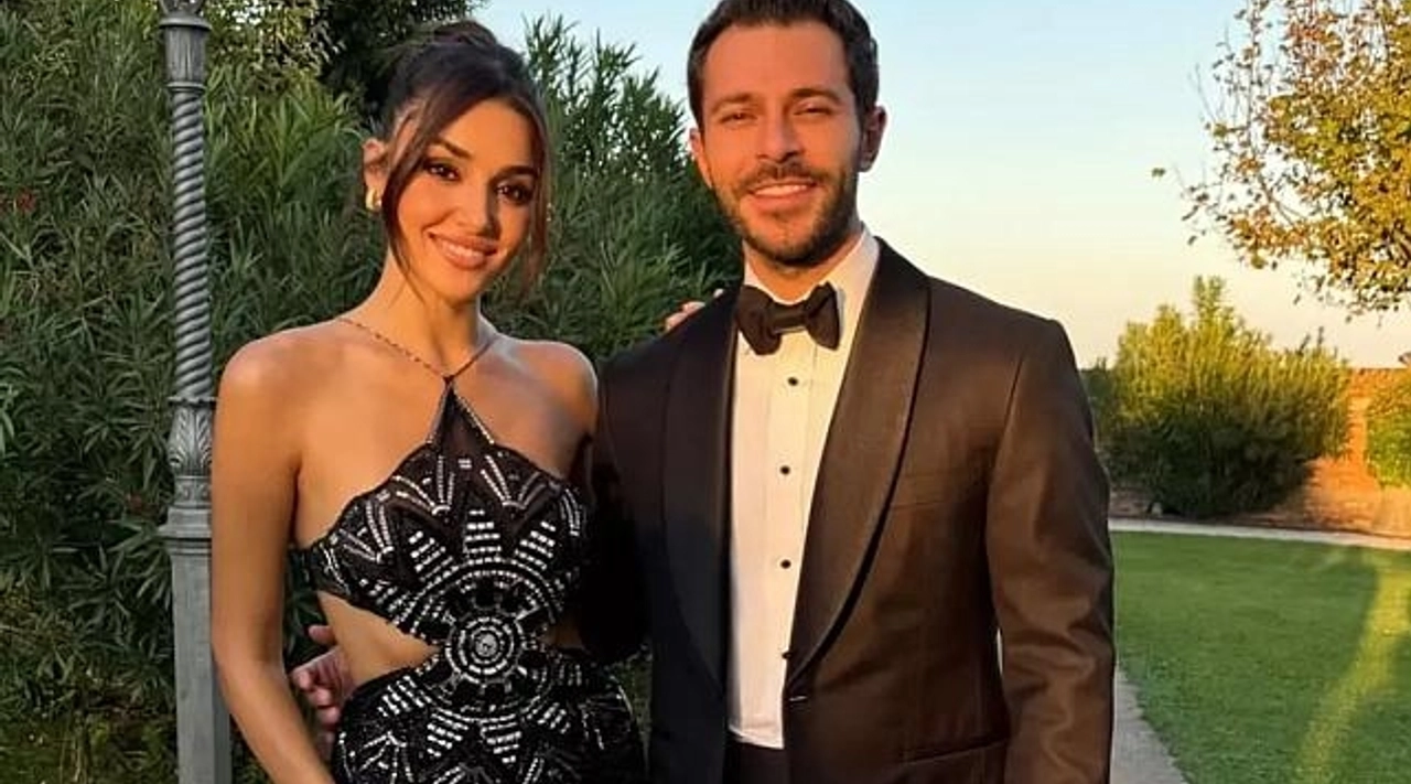 Hande Erçel ve Hakan Sabancı'dan İtalya'da Aşk Tatili