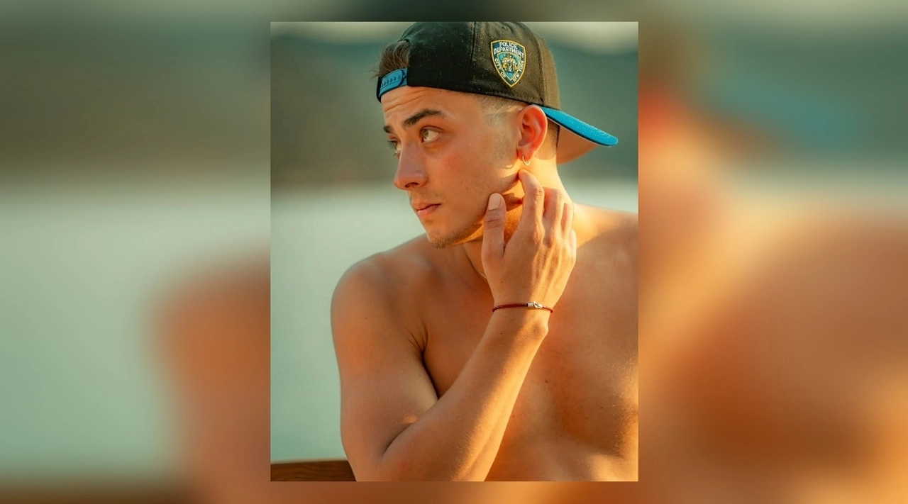 Uzak Şehir'in Kaya'sı Atakan Özkaya'nın Tatil Pozları Sosyal Medyayı Salladı