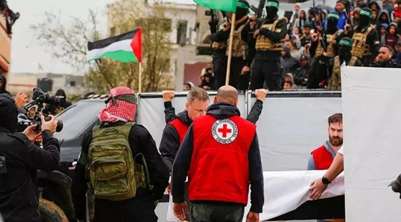 Kassam Tugayları'ndan Esirlerle İlgili Şartlı Açıklama: "İnsani Koridorlar Açılırsa Yardıma İzin Veririz"