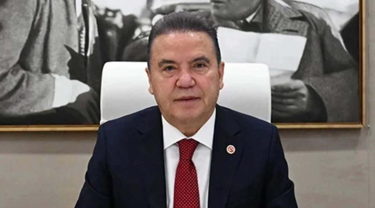 Muhittin Böcek 10. Kez Hastaneye Kaldırıldı: Sağlık Durumu Kritik Eşikte
