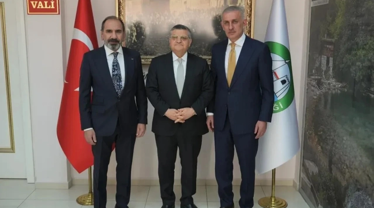 TFF Başkanı Hacıosmanoğlu'ndan Sinop Valisi Özarslan'a Ziyaret
