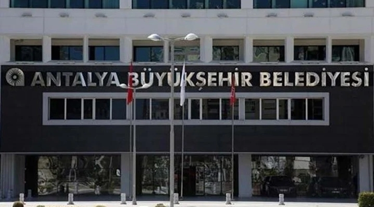 Antalya Büyükşehir Belediyesi'ne Baskın: 25 Gözaltı