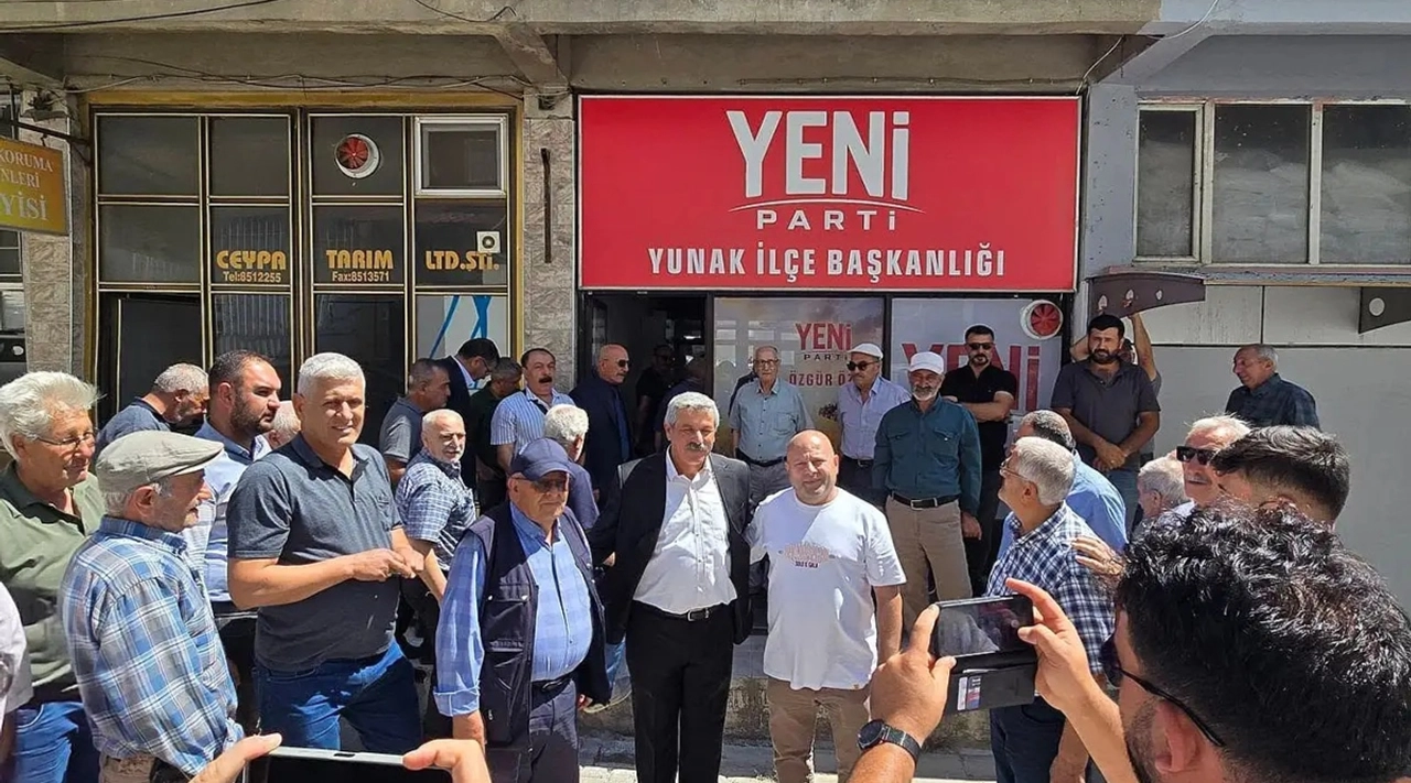CHP Yunak İlçe Teşkilatı Toplu İstifa Etti! Teşkilat, Yeni Parti'ye Katıldı