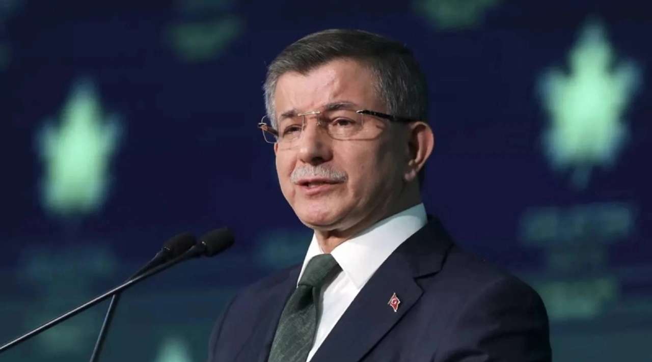 Ahmet Davutoğlu'ndan Sürpriz Karar: Gelecek Partisi Siyasi Faaliyetlerini Sonlandırdı