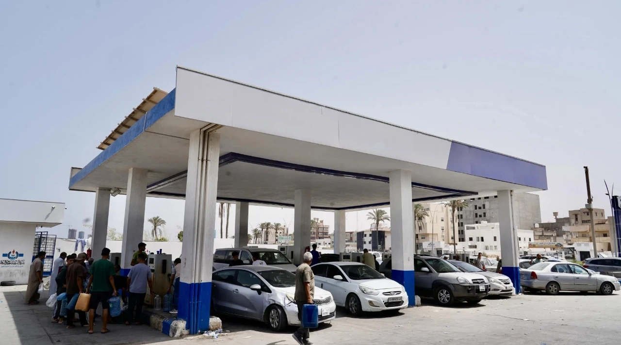 Libya'da akaryakıt krizi: Trablus'ta kuyruklar 10 gündür sürüyor