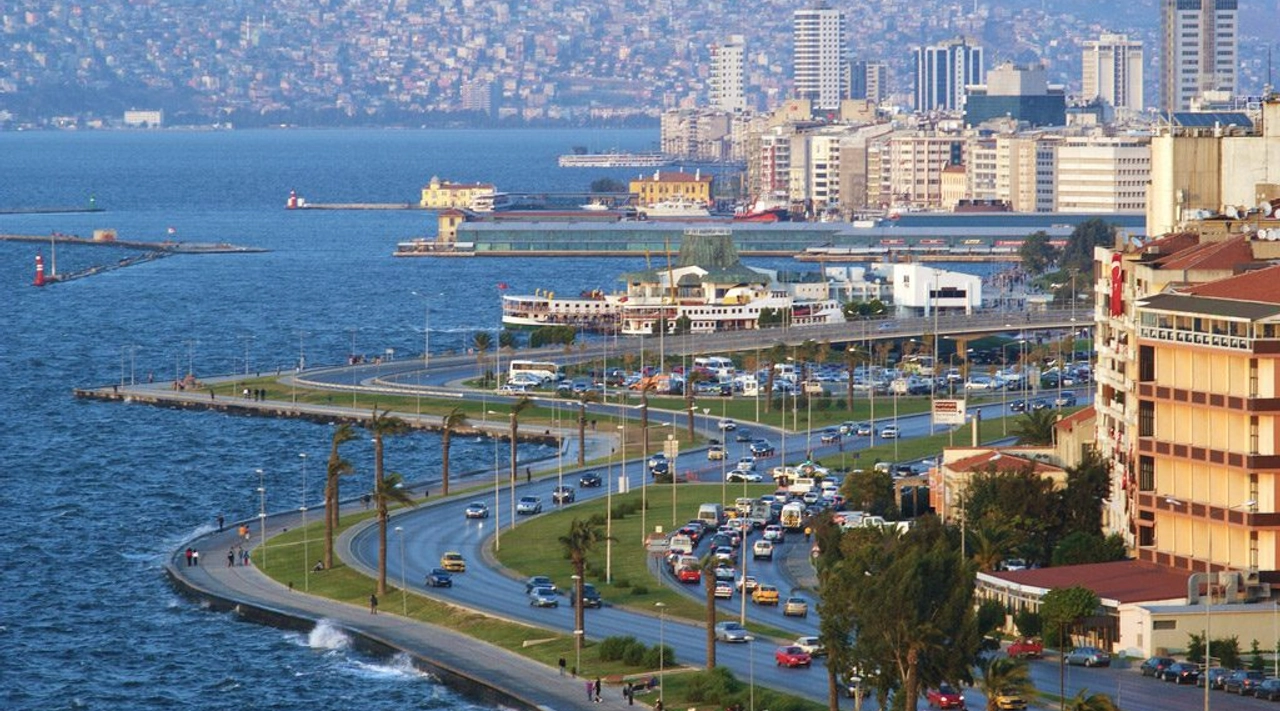 İzmir İçin Deprem Uyarısı: Kentsel Dönüşüm ve Yapı Güvenliği Aciliyet Kazandı