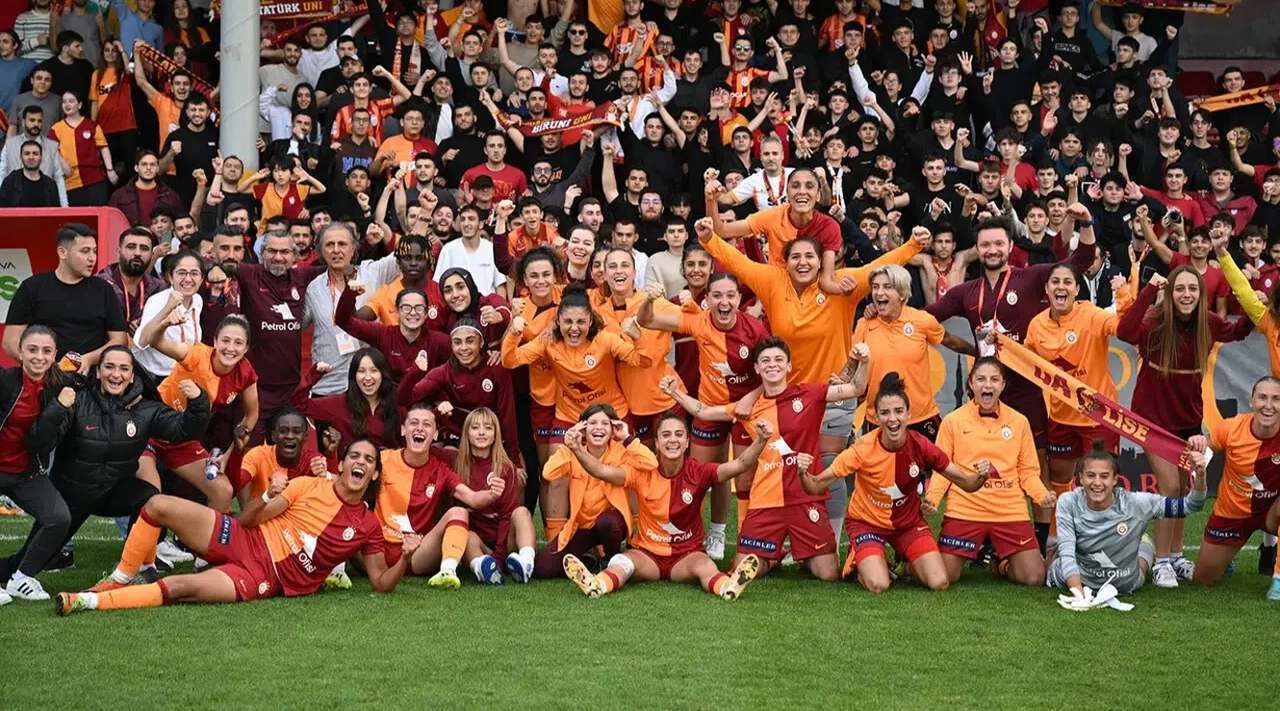 Ünlülerden Galatasaray'ın Galibiyeti Sonrası Kutlama Paylaşımları