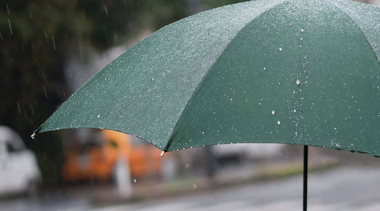 Meteoroloji'den Son Dakika Uyarısı: Fırtına ve Şiddetli Yağış Yurdu Esir Alıyor, Turuncu Kodlu Alarm Verildi
