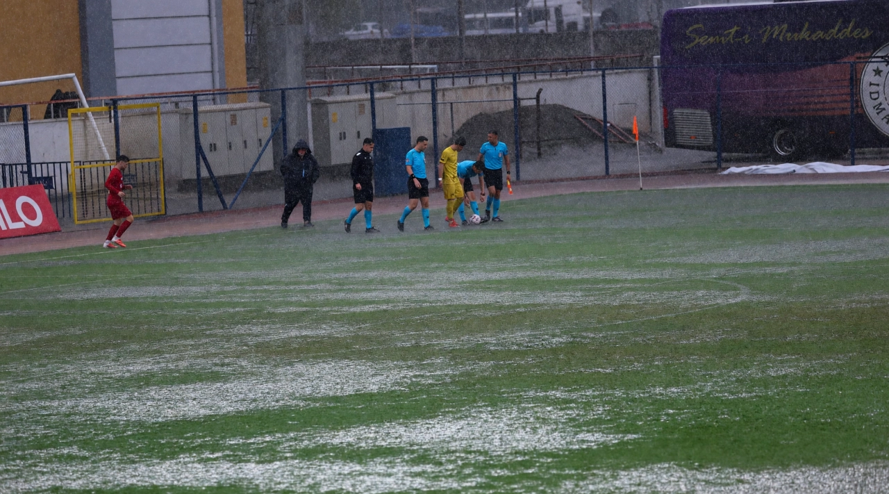 Kupada Fethiyespor-Eyüpspor maçına yağmur engeli