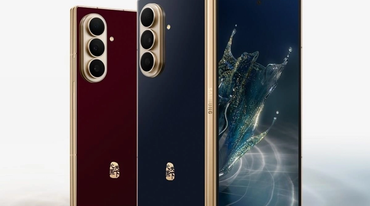 Samsung Çin'e özel katlanabilir W27 modelini tanıttı