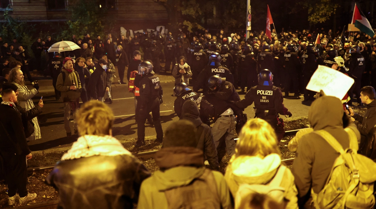 Avrupa'daki protesto dalgası Almanya'ya sıçradı, polis müdahale etti