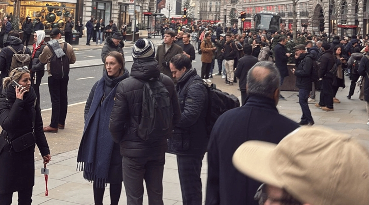 Londra'da Bomba Paniği: Regent Caddesi Tedbiren Kapatıldı