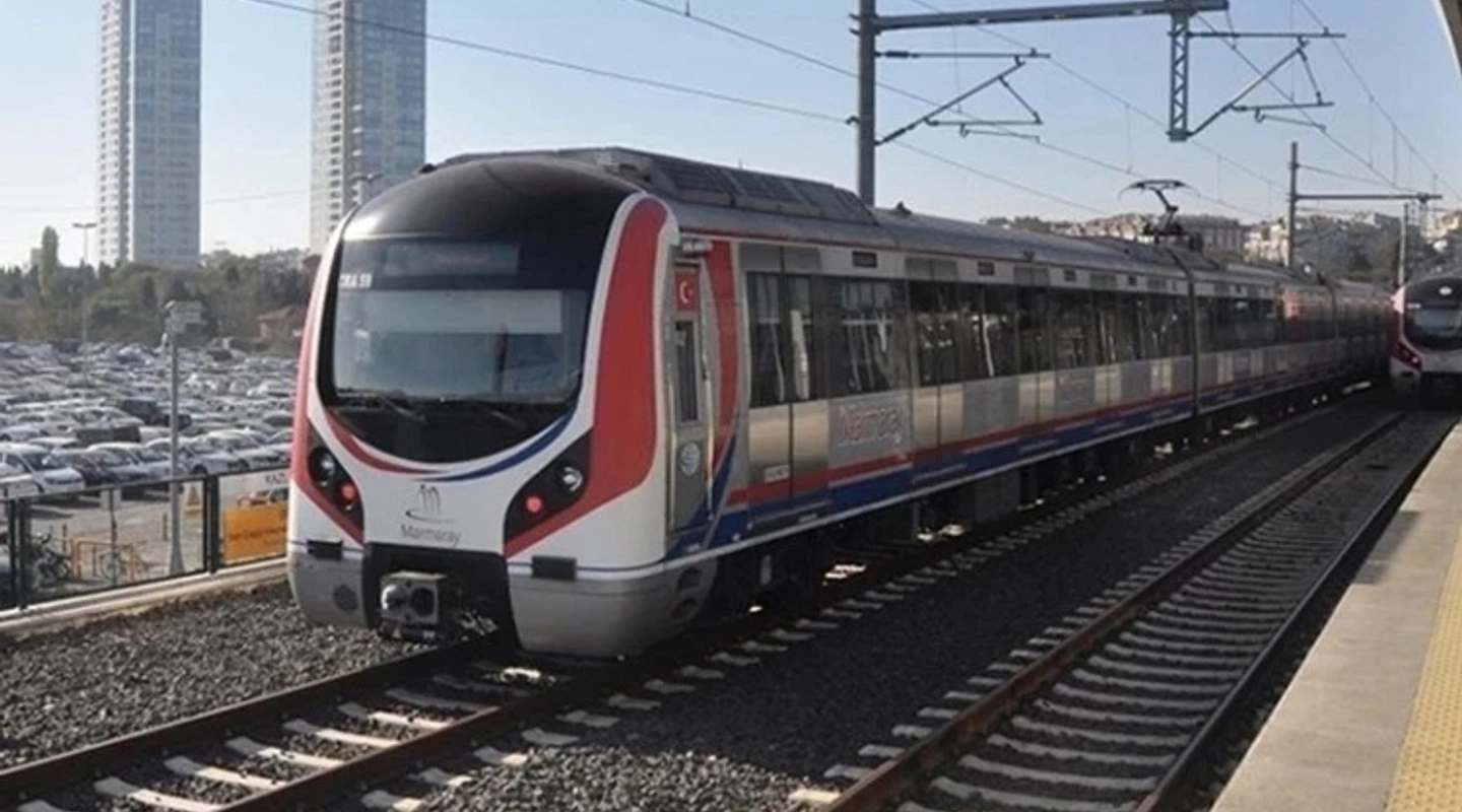 Marmaray Göztepe İstasyonunda Hareketli Dakikalar: Yolcular Tahliye Edildi!