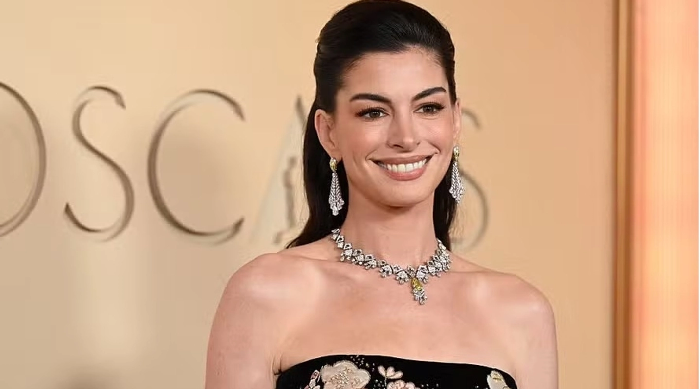Anne Hathaway Zirvede: Dünyanın En Güzel Kadını Seçildi!