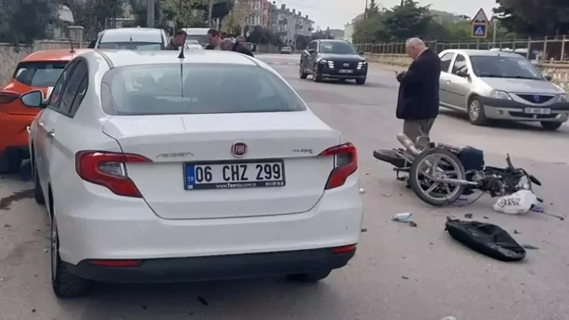 Balıkesir'in Bandırma ilçesinde meydana gelen trafik kazası, bir kişinin hayatını kaybetmesine neden oldu. 20 ve 21'inci Dönem Doğru Yol Partisi Balıkesir Milletvekili olarak görev yapmış olan İlyas Yılmazyıldız, kullandığı otomobille mezarlık ziyareti için yola çıkan bir motosikletle çarpıştı.