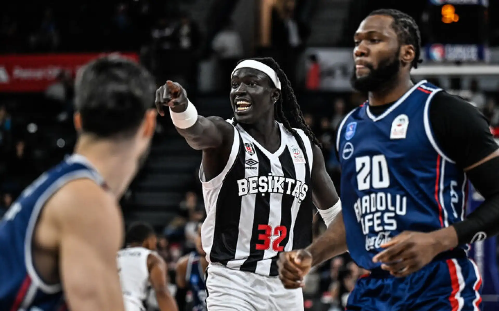 Euroleague'de Türk Derbisi: Anadolu Efes ile Beşiktaş Kozlarını Paylaşacak