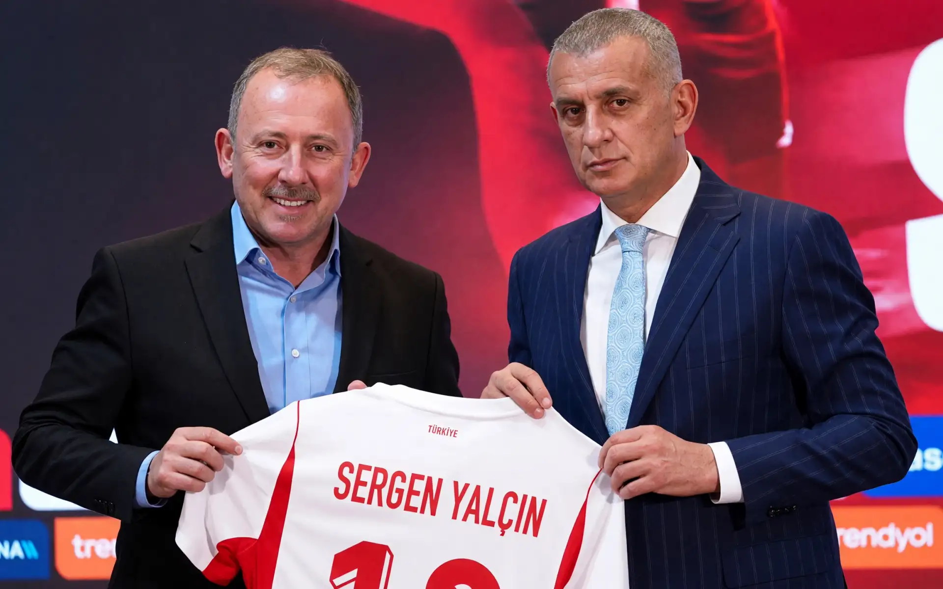 TFF Başkanı Hacıosmanoğlu'ndan Sergen Yalçın'a Övgü Dolu Sözler: "Delikanlılığına ve Futbol Zekasına Güveniyorum"