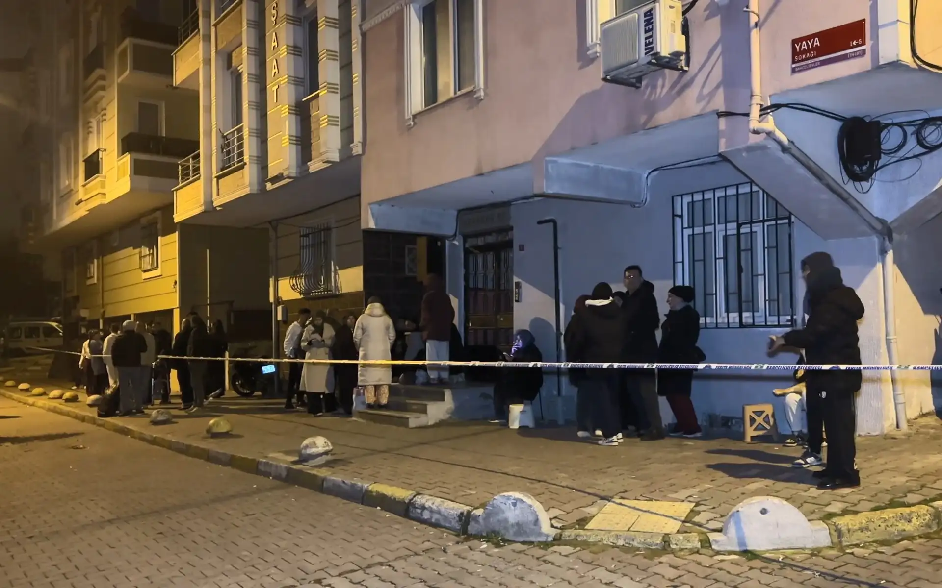 Bahçelievler'de inşaatın istinat duvarı yıkıldı, 2 bina tahliye edildi