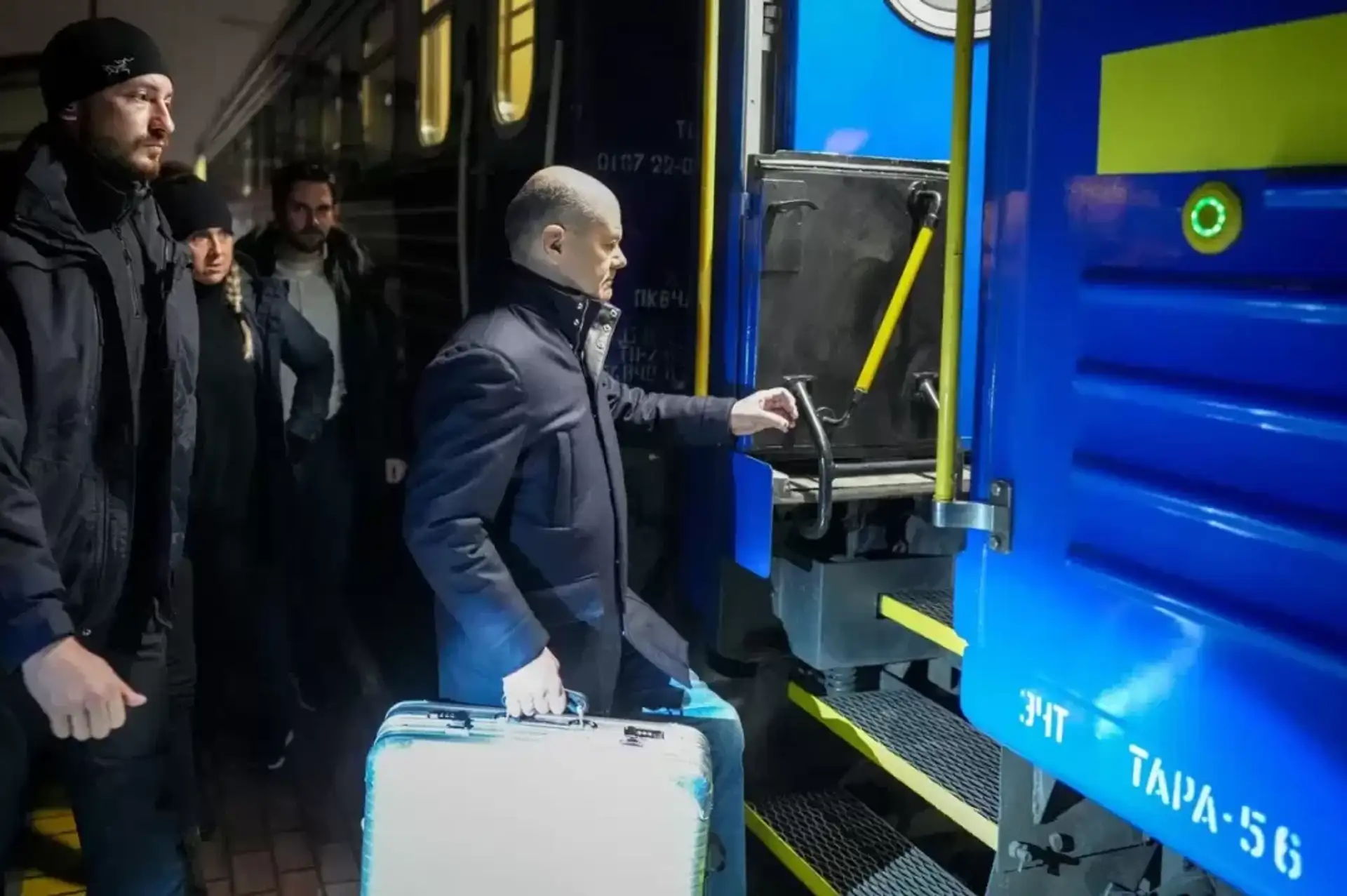 Almanya Başbakanı Olaf Scholz'dan Kiev ziyareti - Trenle geldi, valizini taşıdı