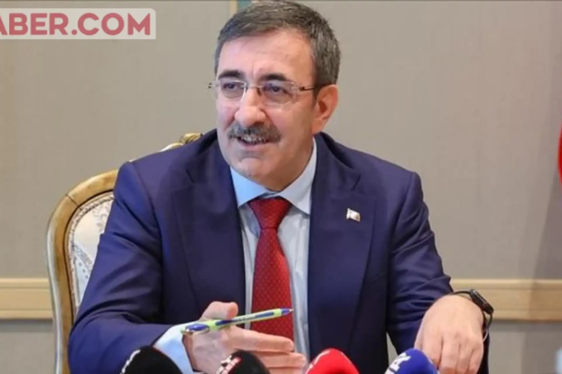 Asgari Ücret ve Emekli Maaşı Zammında Son Dakika: Cevdet Yılmaz Rakam Verdi