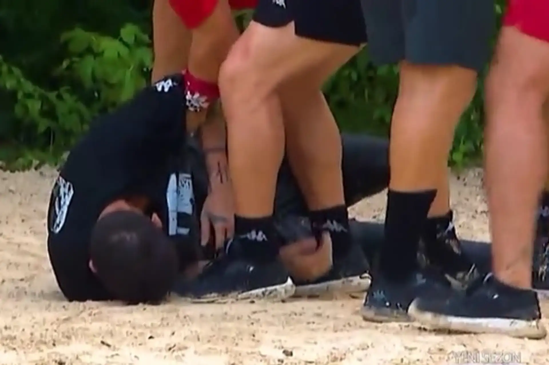 Survivor'da İlk Sakatlık: Barış Murat Yağcı'nın Baygınlık Geçirdiği Fragman İzleyicide Merak Uyandırdı