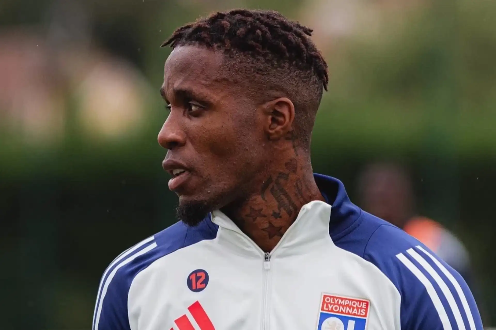 Wilfried Zaha Şahane Başlangıç Yaptı: Lyon'da İlk Maçta Asist Yaptı