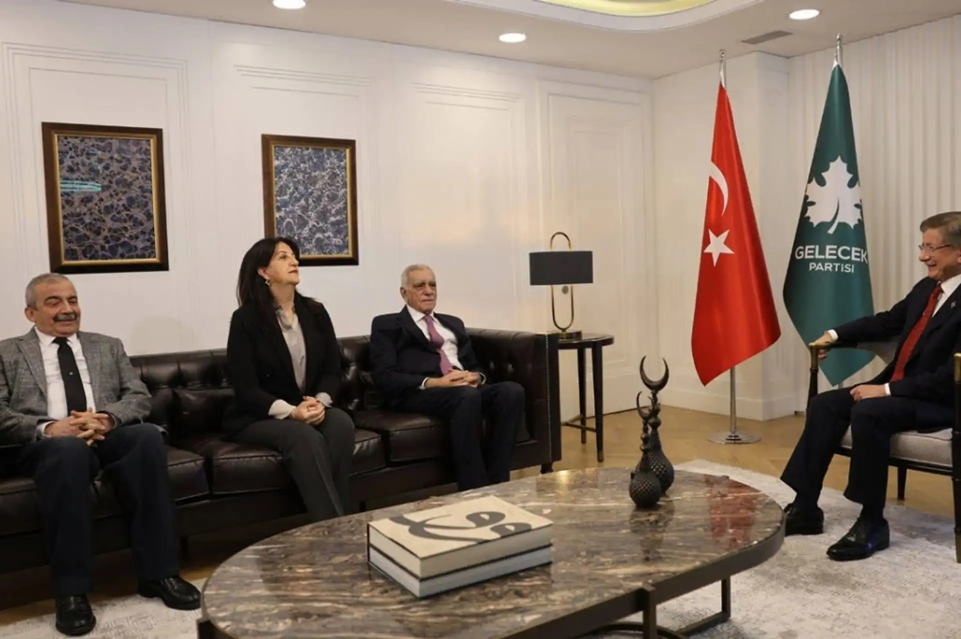 DEM Parti-Ahmet Davutoğlu Görüşmesi Sona Erdi