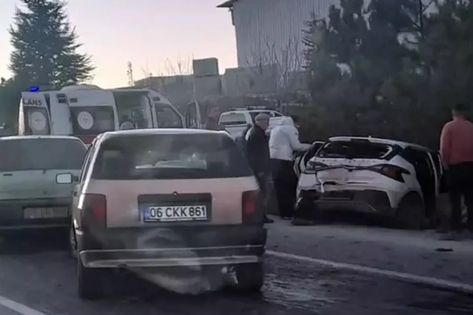 Afyonkarahisar'da Zincirleme Trafik Kazası: 8 Yaralı
