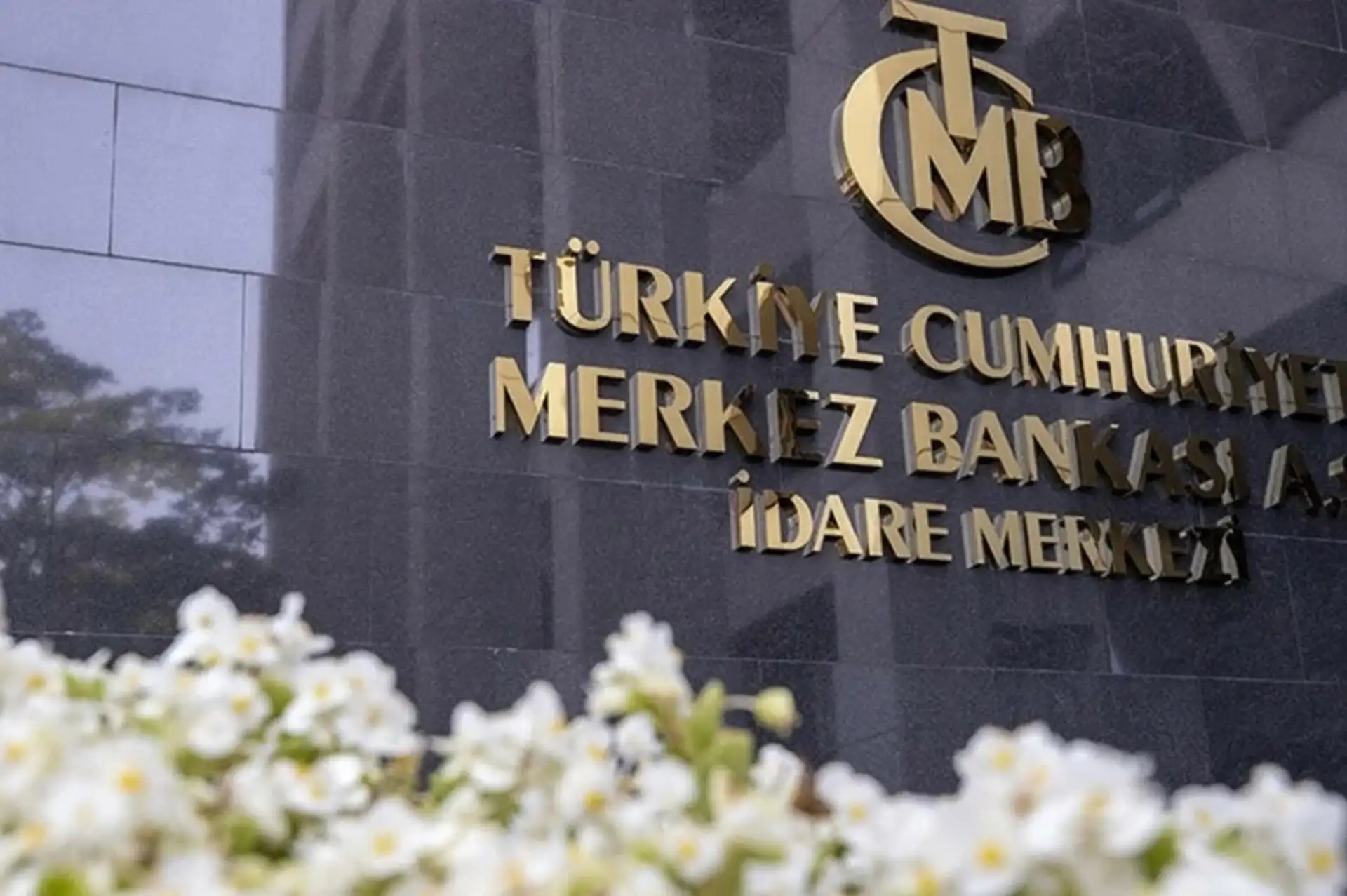 Merkez Bankası Faizi Yüzde 42,5'e Düşürdü