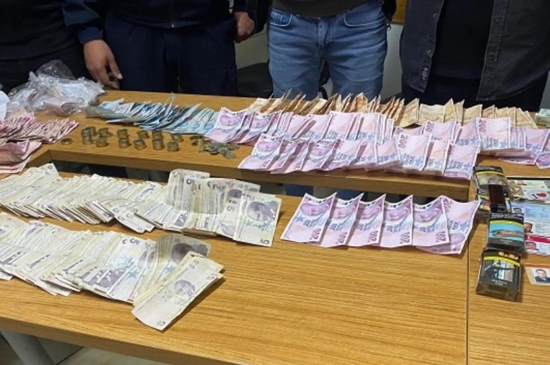 Eskişehir'de Dilencinin Üzerinden 32 Bin Lira Çıktı!