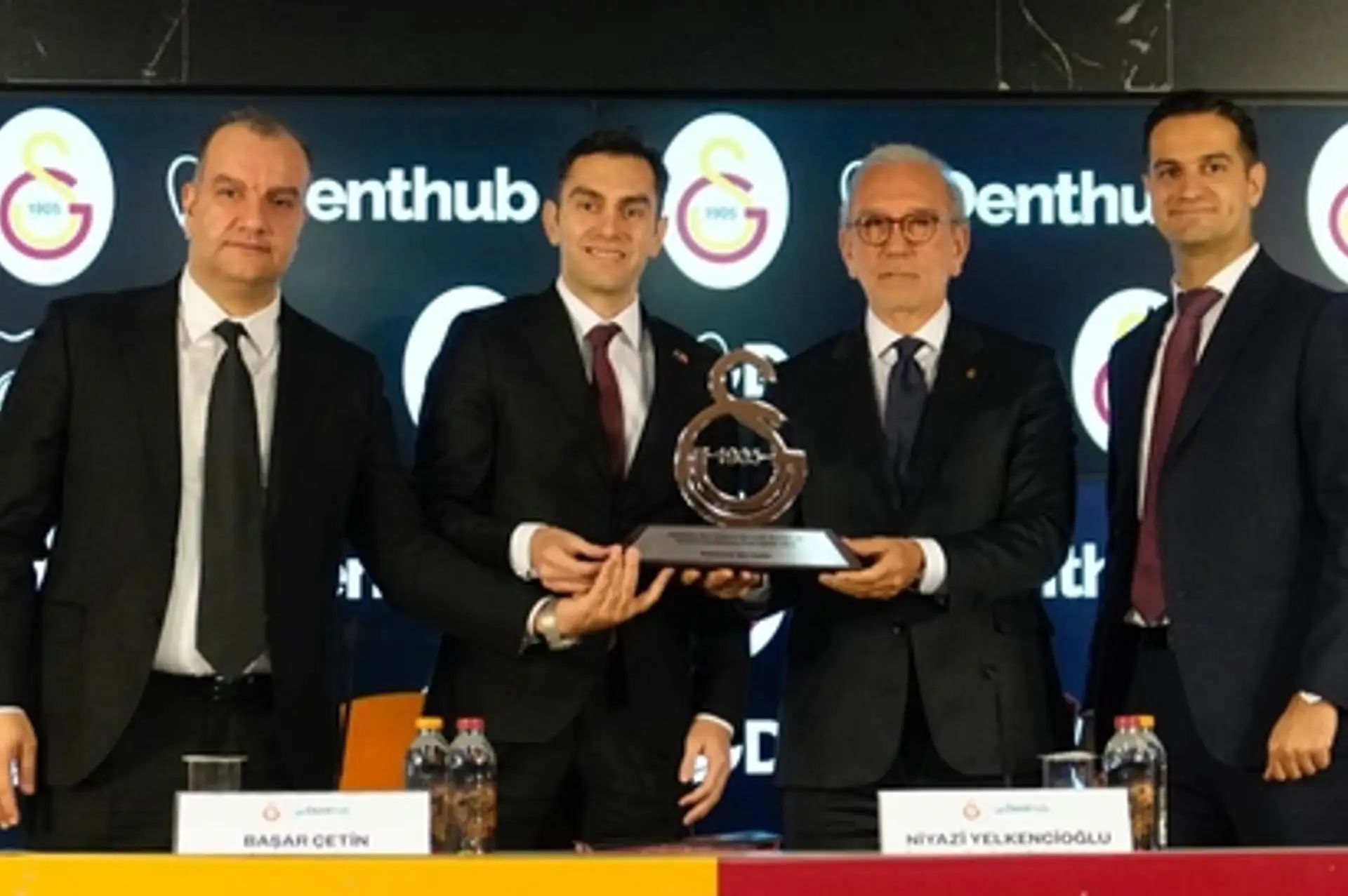 Galatasaray, Denthub ile Sponsorluk Anlaşması İmzaladı