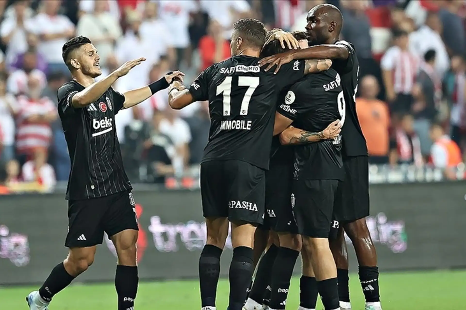 Beşiktaş, Derbilerde Ezeli Rakiplerine Karşı Zirvede