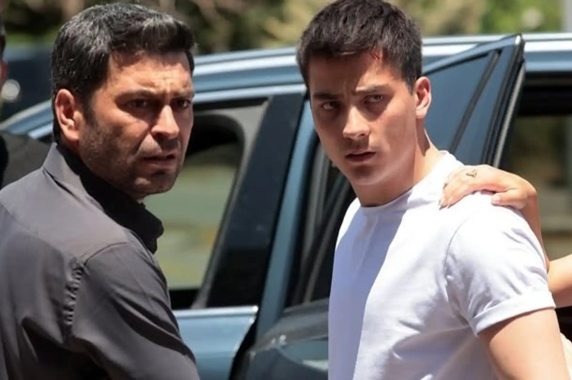 Uzak Şehir Sezon Finalinden Spoiler: Kaya Yaşıyor! Atakan Özkaya'dan Set Pozu Geldi