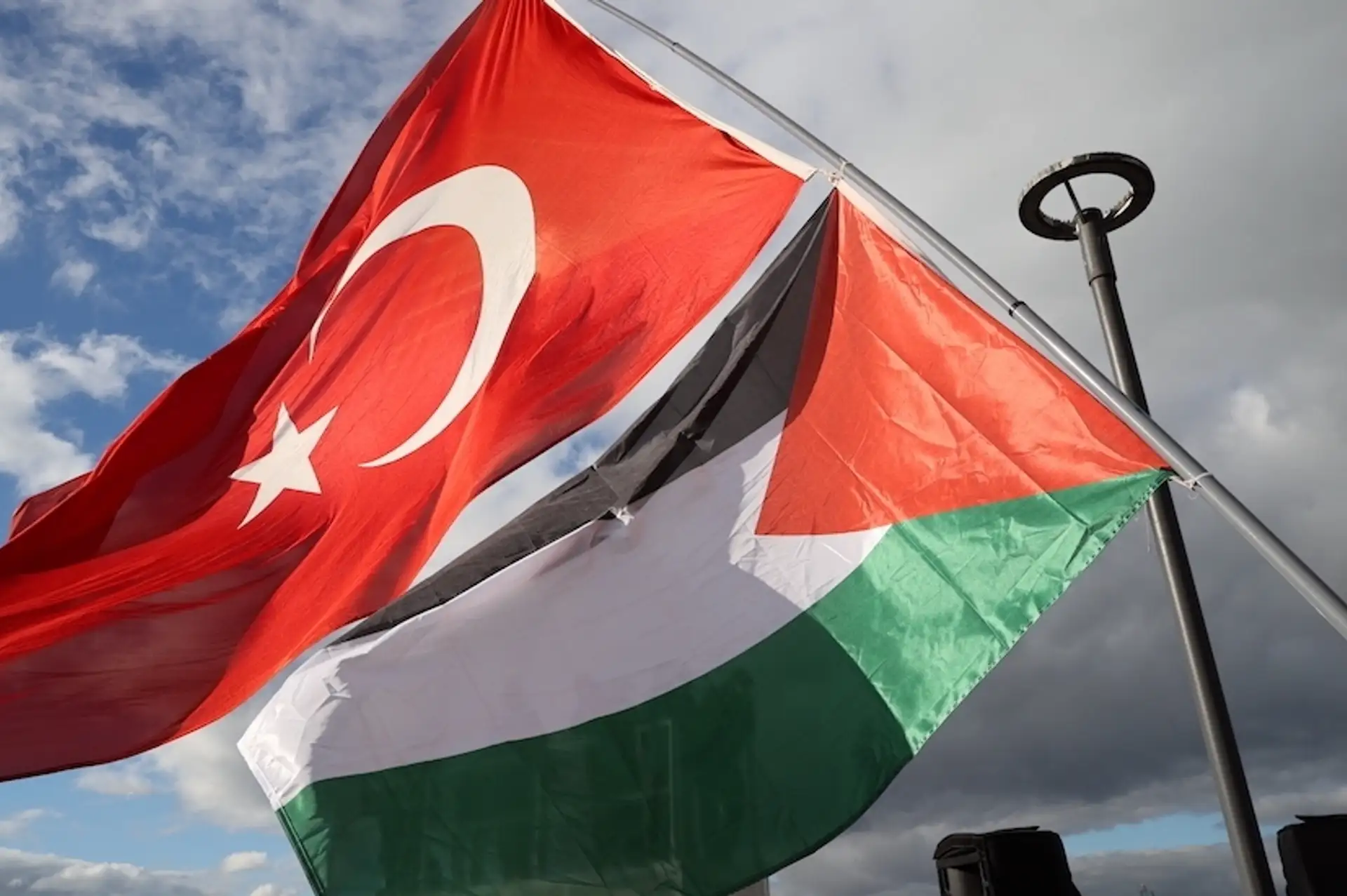 Sağlık Hizmetine Erişemeyen 4 Gazzeli Türkiye'ye Getirildi
